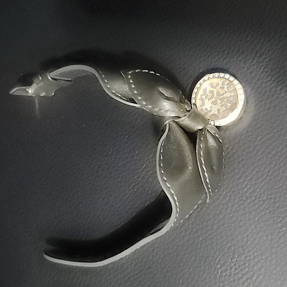 Guess Leather Bow Watch - Picture 7 of 7